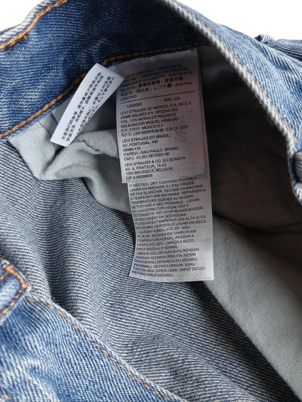 Levi's 550 Men's 34×30 Light Blue Straight Jeans - Picture 2 of 5